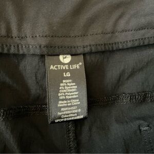 Black active shorts. Size large. Has pockets